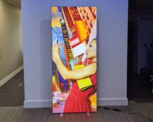 Kétoldalas LED fénykeret cserélhető textilgrafikával